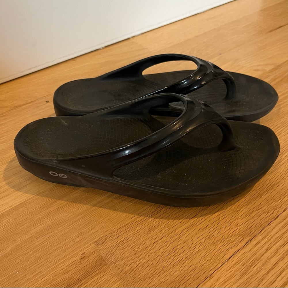OOFOS Oolala Sandals